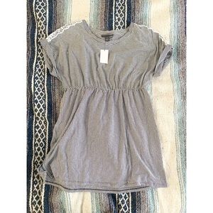 A Pea in the Pod black & white striped t-shirt